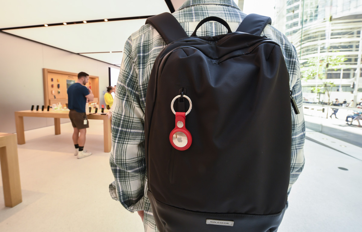 United Airlines, Air Canada start using AirTags to not lose luggage